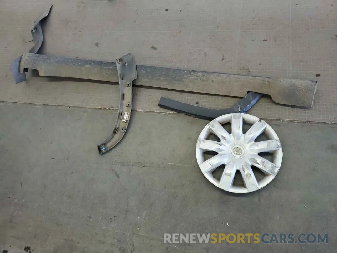 13 Photograph of a damaged car 1C4PJMLX3KD127574 JEEP GRAND CHER 2019