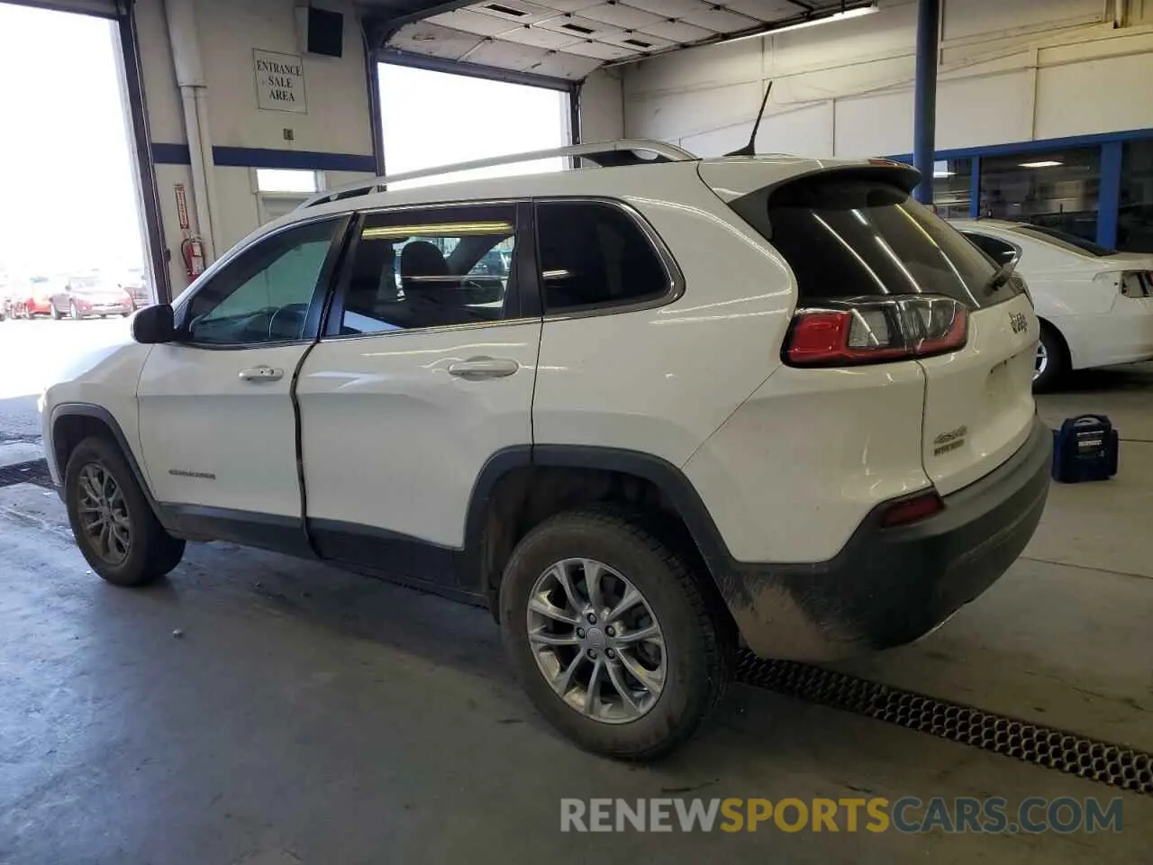 2 Photograph of a damaged car 1C4PJMLX3KD127574 JEEP GRAND CHER 2019