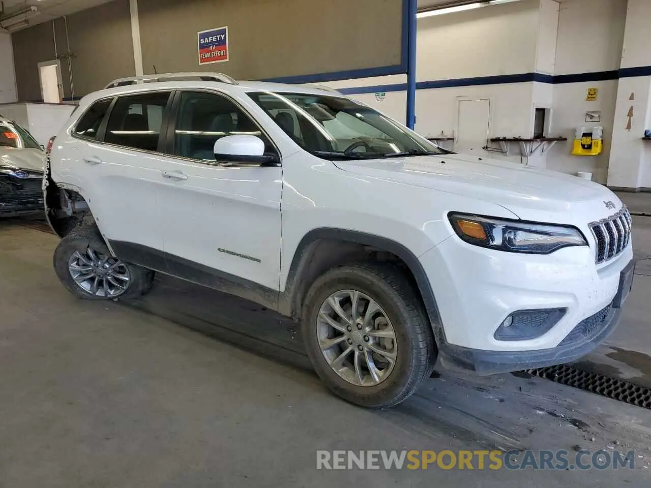 4 Photograph of a damaged car 1C4PJMLX3KD127574 JEEP GRAND CHER 2019