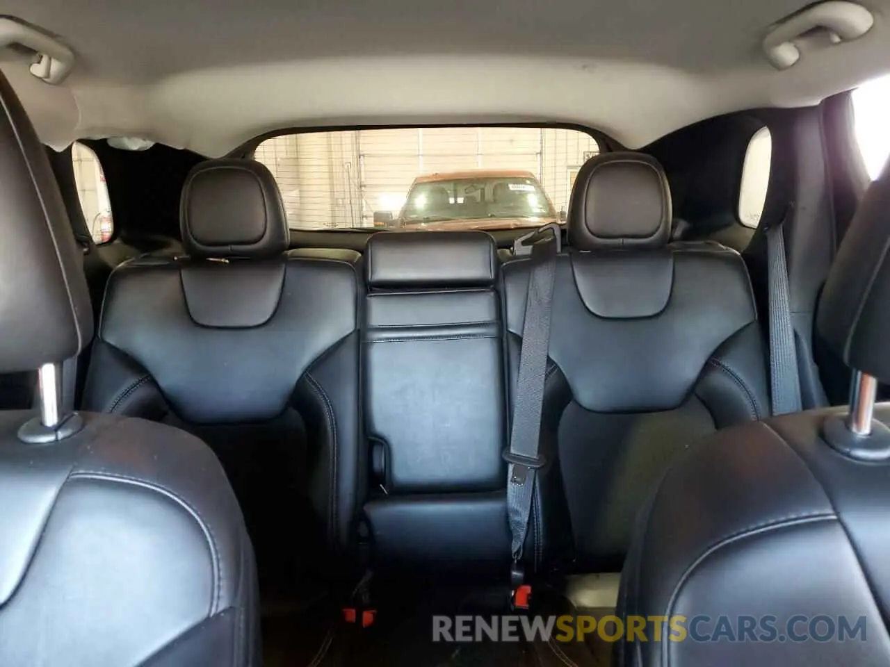 10 Photograph of a damaged car 1C4PJMLX3KD343747 JEEP GRAND CHER 2019
