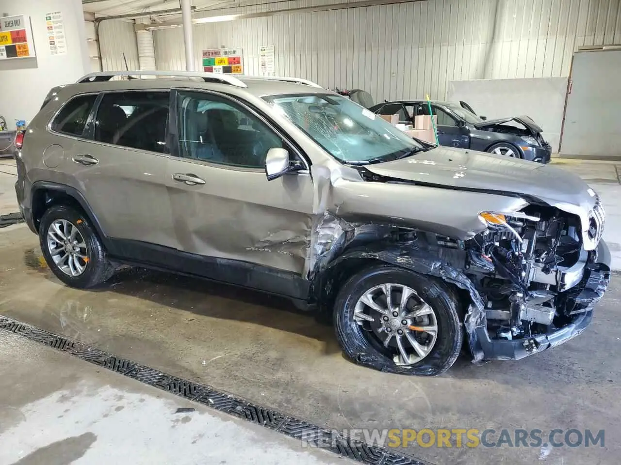 4 Photograph of a damaged car 1C4PJMLX3KD343747 JEEP GRAND CHER 2019