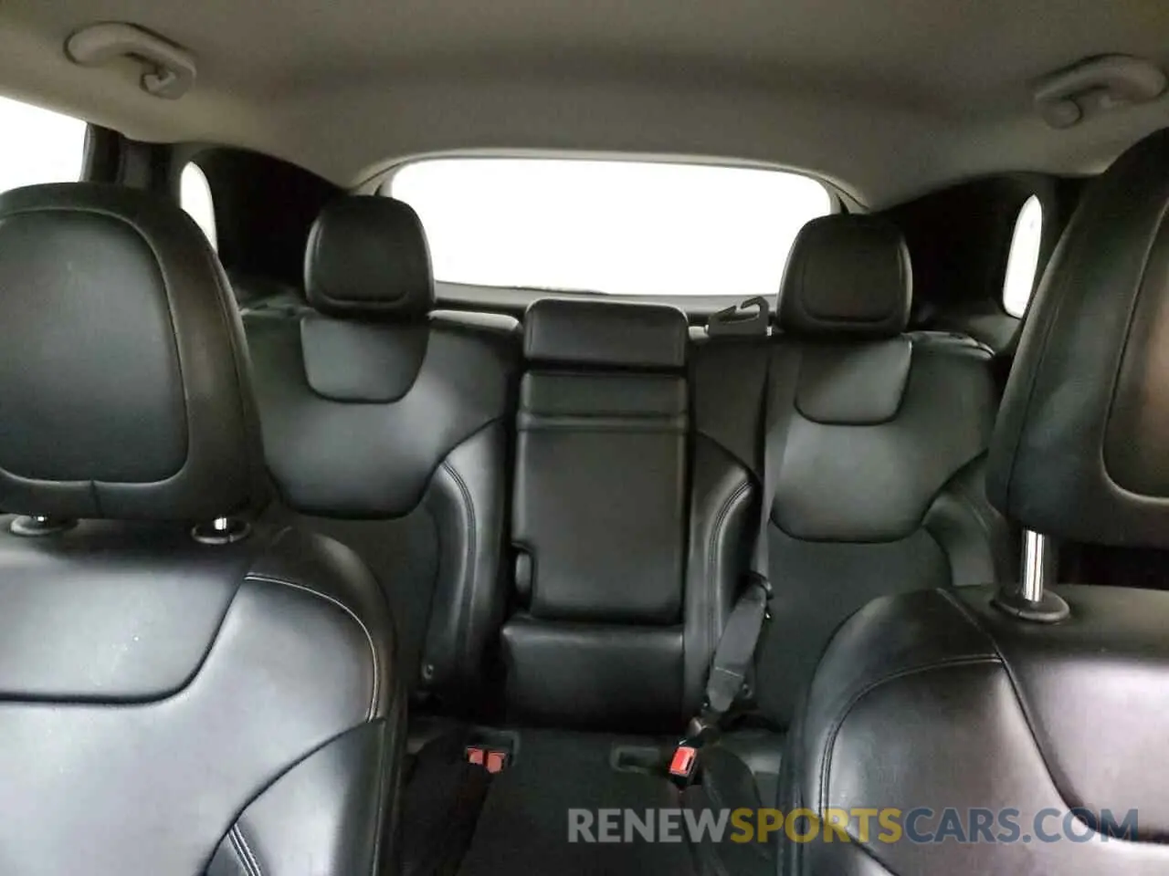 10 Photograph of a damaged car 1C4PJMLX5KD328313 JEEP GRAND CHER 2019