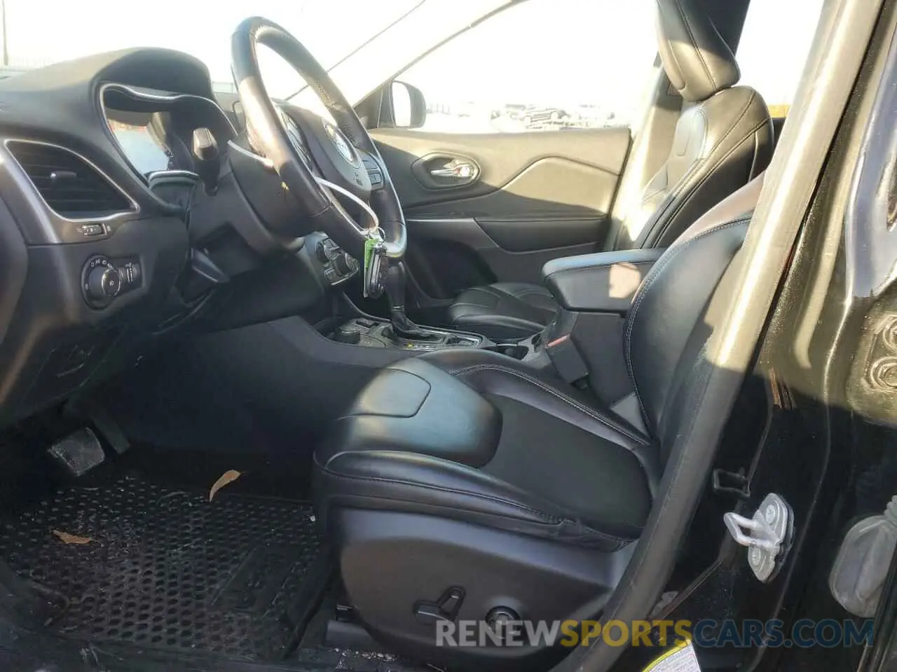 7 Photograph of a damaged car 1C4PJMLX6KD106539 JEEP GRAND CHER 2019