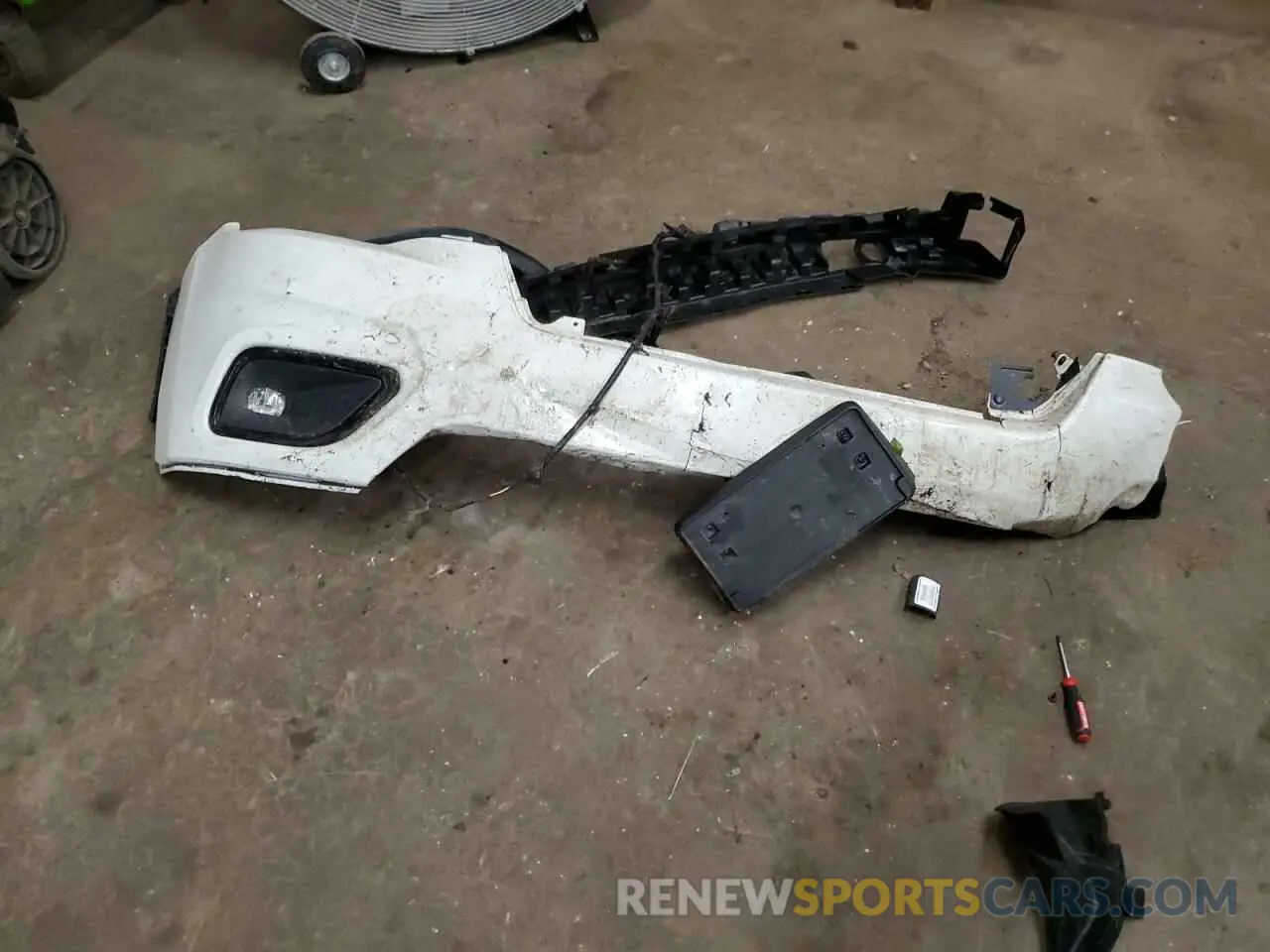 12 Photograph of a damaged car 1C4PJMLX6KD301833 JEEP GRAND CHER 2019