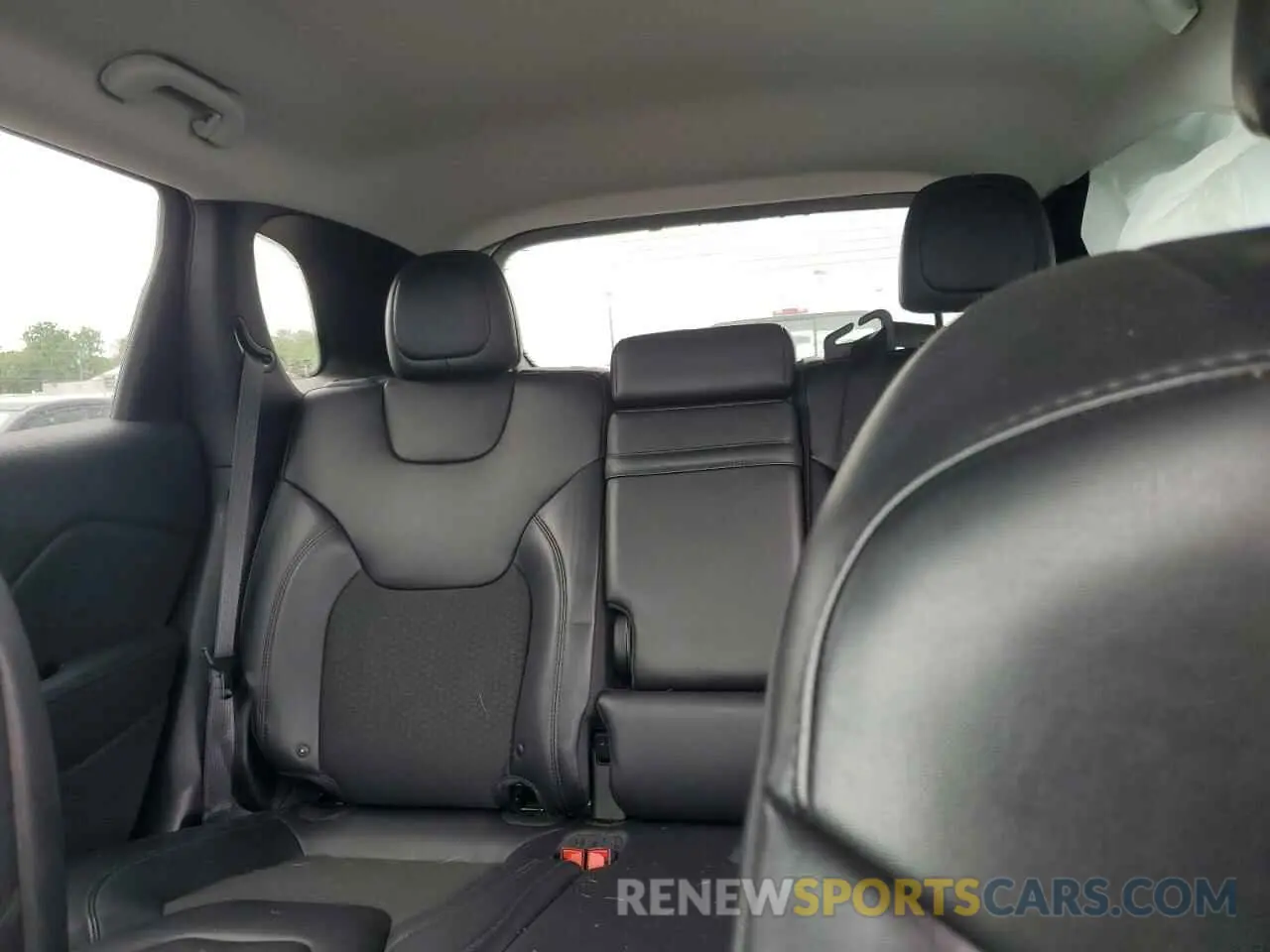 10 Photograph of a damaged car 1C4PJMLX6KD375110 JEEP GRAND CHER 2019