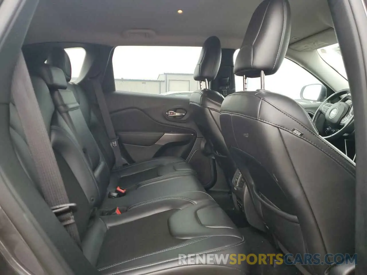 10 Photograph of a damaged car 1C4PJMLX6KD378329 JEEP GRAND CHER 2019