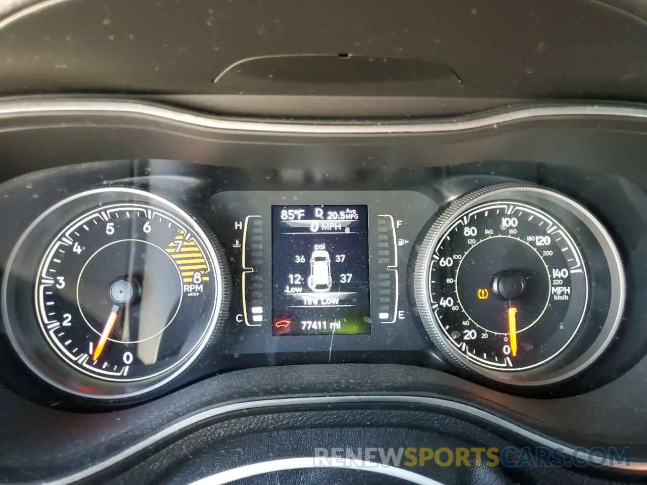 9 Photograph of a damaged car 1C4PJMLX8KD271380 JEEP GRAND CHER 2019