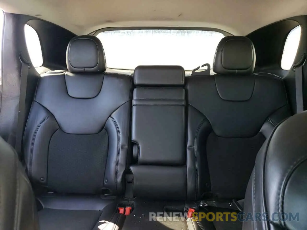 10 Photograph of a damaged car 1C4PJMLX8KD282895 JEEP GRAND CHER 2019