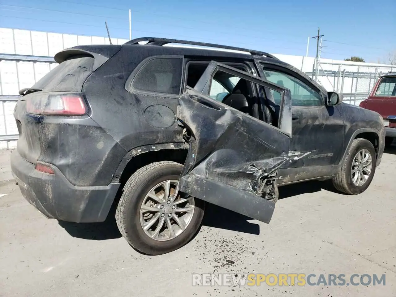 3 Photograph of a damaged car 1C4PJMLX8KD282895 JEEP GRAND CHER 2019
