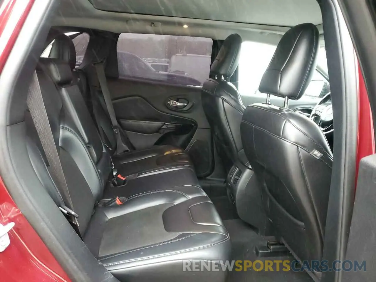 11 Photograph of a damaged car 1C4PJMLX8KD473068 JEEP GRAND CHER 2019
