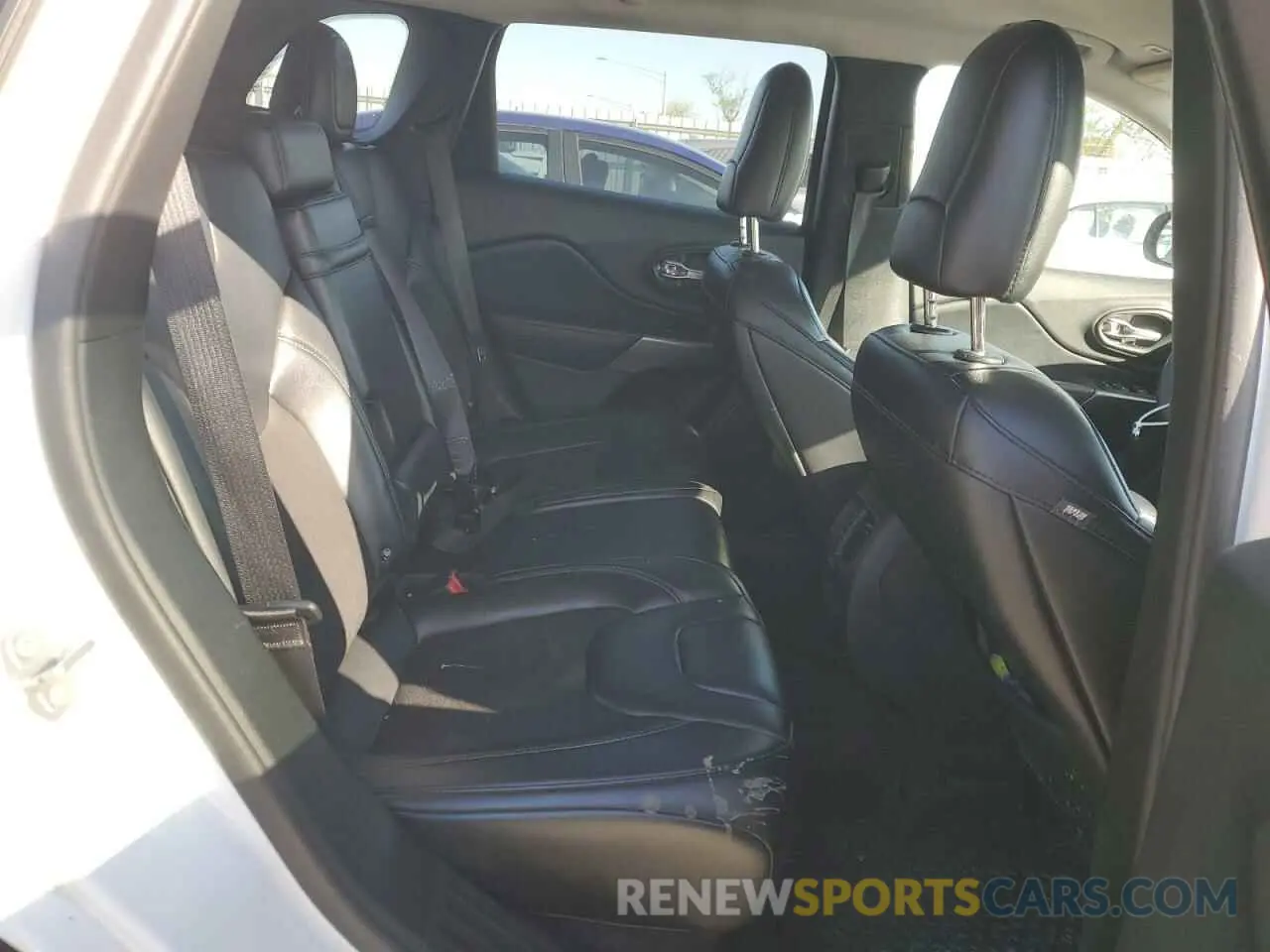 11 Photograph of a damaged car 1C4PJMLXXKD155341 JEEP GRAND CHER 2019