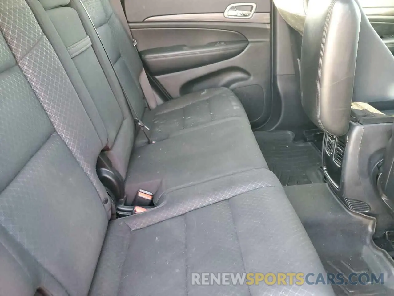 10 Photograph of a damaged car 1C4RJEAG4KC811086 JEEP GRAND CHER 2019