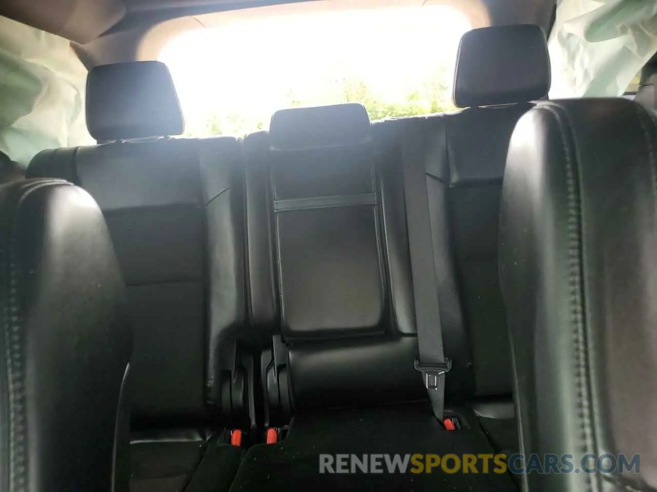 10 Photograph of a damaged car 1C4RJEAG5KC673364 JEEP GRAND CHER 2019