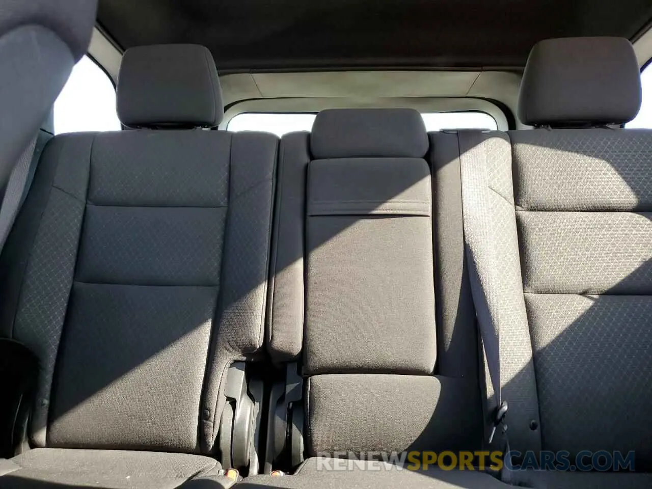 10 Photograph of a damaged car 1C4RJEAG5KC817012 JEEP GRAND CHER 2019