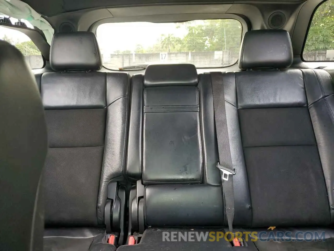 10 Photograph of a damaged car 1C4RJEAG6KC597122 JEEP GRAND CHER 2019