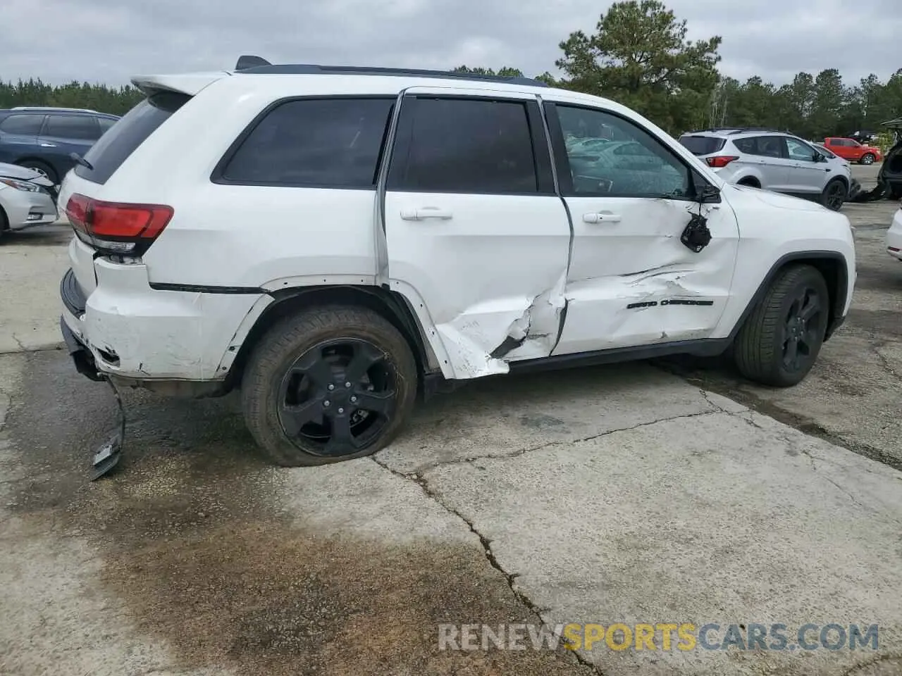 3 Photograph of a damaged car 1C4RJEAG6KC836040 JEEP GRAND CHER 2019