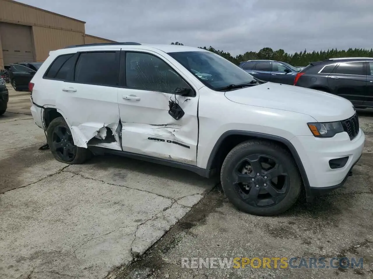 4 Photograph of a damaged car 1C4RJEAG6KC836040 JEEP GRAND CHER 2019