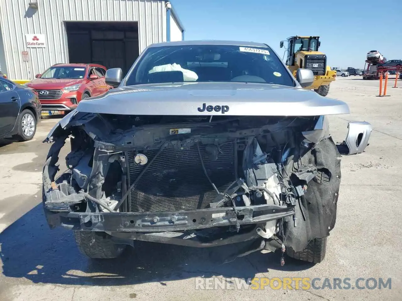 5 Photograph of a damaged car 1C4RJEAG7KC710673 JEEP GRAND CHER 2019