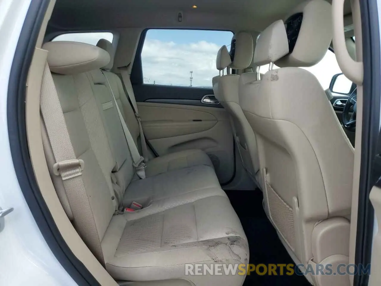 10 Photograph of a damaged car 1C4RJEAG8KC644988 JEEP GRAND CHER 2019