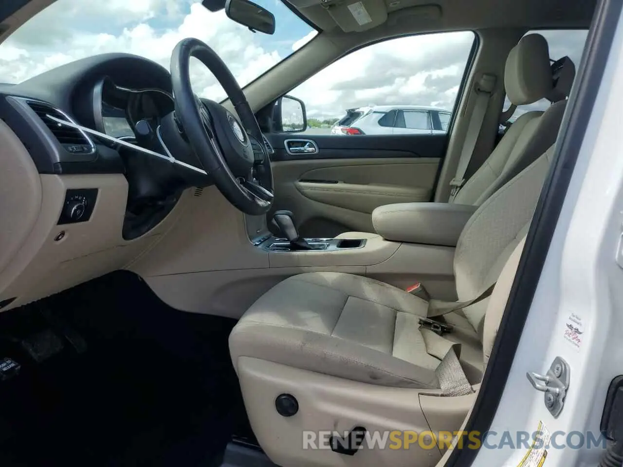 7 Photograph of a damaged car 1C4RJEAG8KC644988 JEEP GRAND CHER 2019