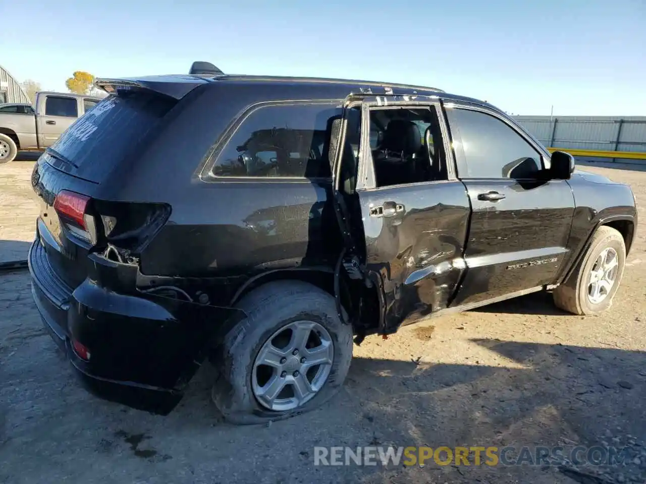 3 Photograph of a damaged car 1C4RJFAG0KC593430 JEEP GRAND CHER 2019