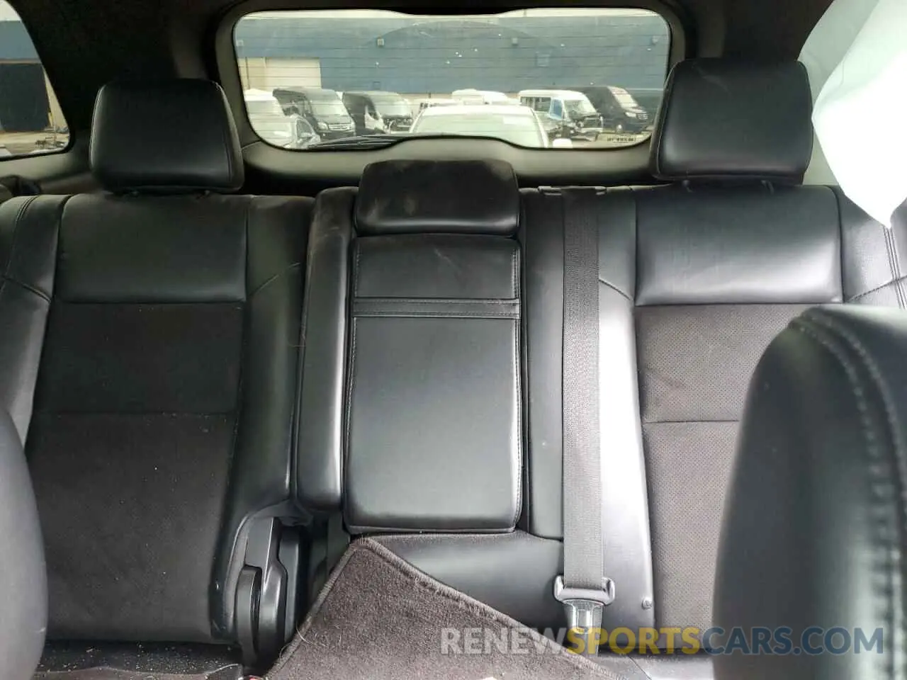 10 Photograph of a damaged car 1C4RJFAG1KC588673 JEEP GRAND CHER 2019