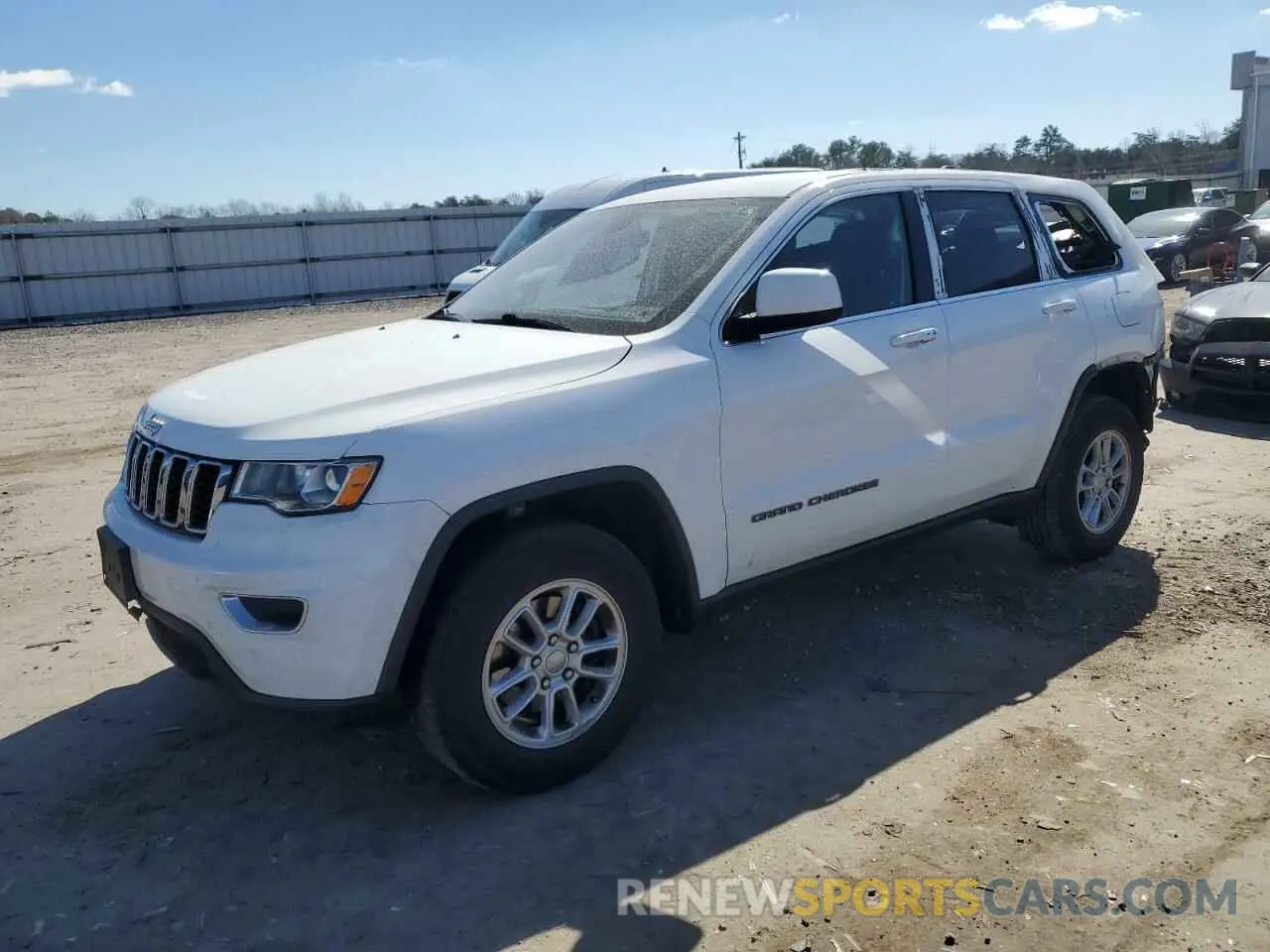1 Photograph of a damaged car 1C4RJFAG1KC670158 JEEP GRAND CHER 2019