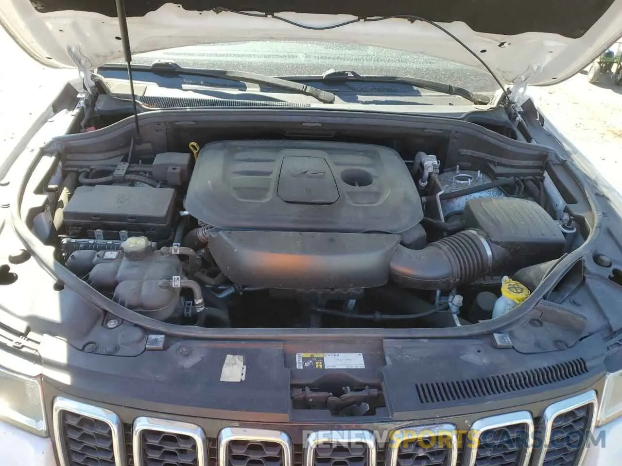 11 Photograph of a damaged car 1C4RJFAG1KC670158 JEEP GRAND CHER 2019
