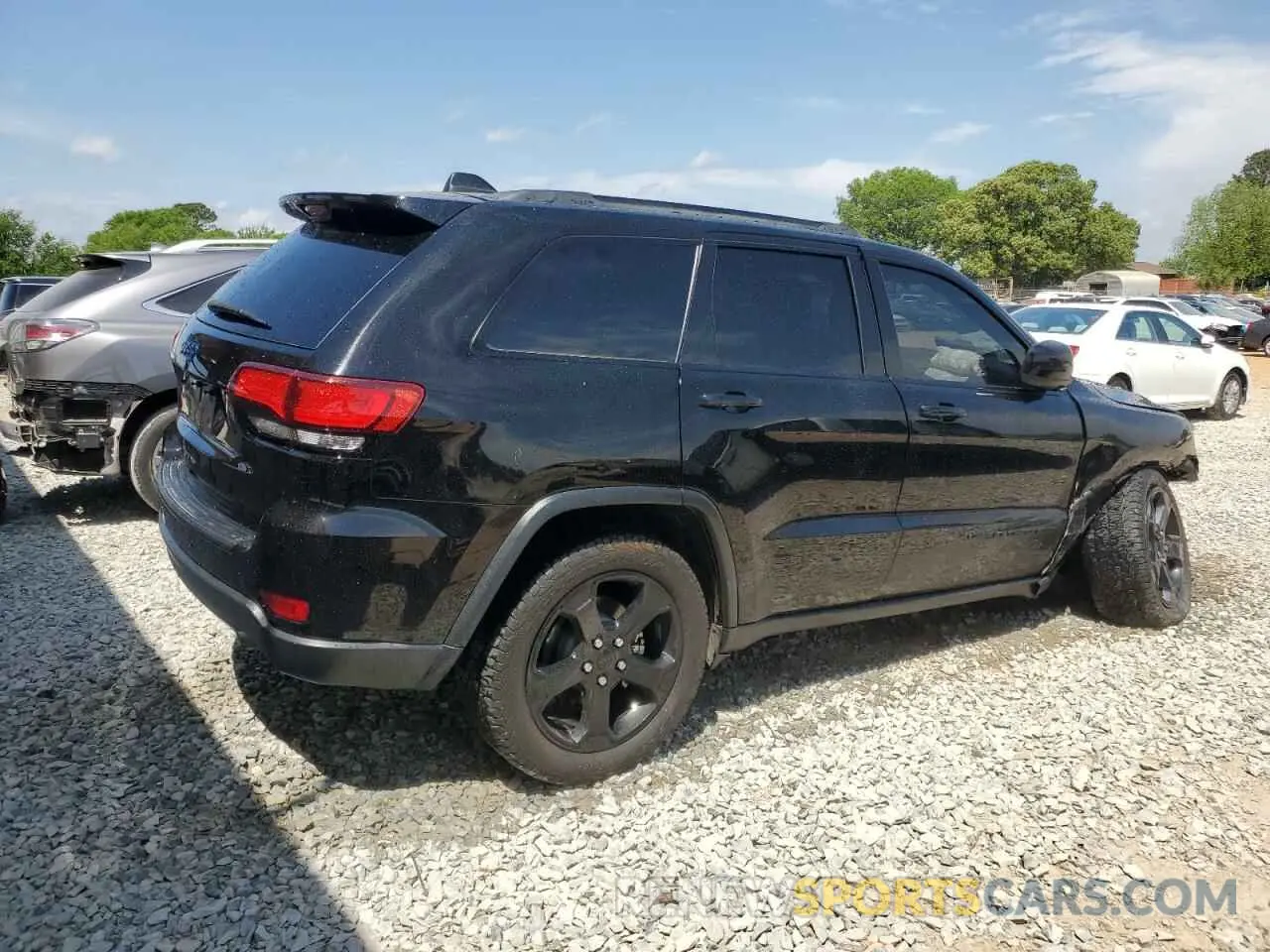 3 Photograph of a damaged car 1C4RJFAG3KC567906 JEEP GRAND CHER 2019