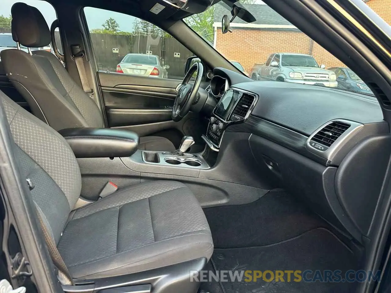 5 Photograph of a damaged car 1C4RJFAG3KC749556 JEEP GRAND CHER 2019