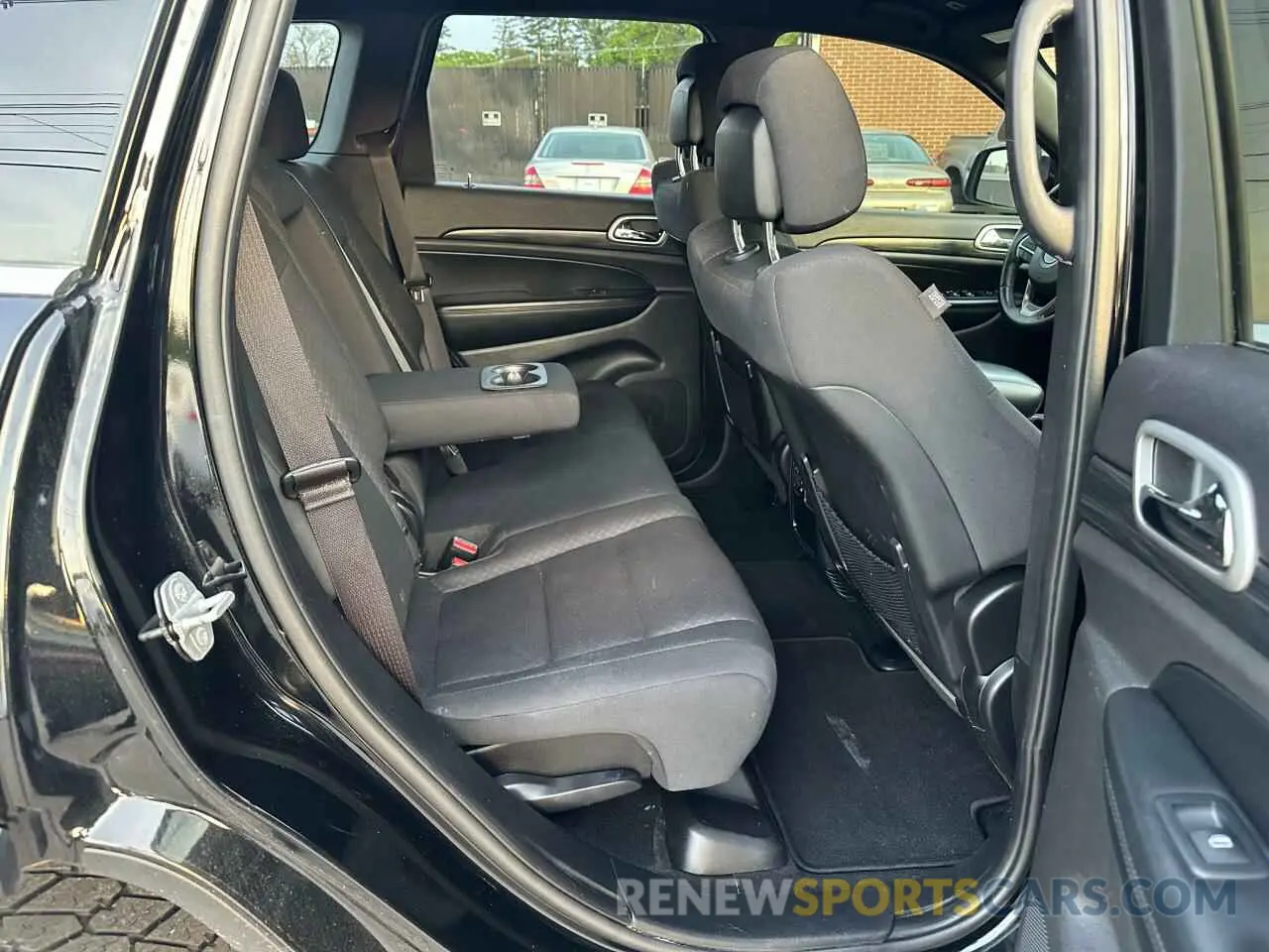 6 Photograph of a damaged car 1C4RJFAG3KC749556 JEEP GRAND CHER 2019