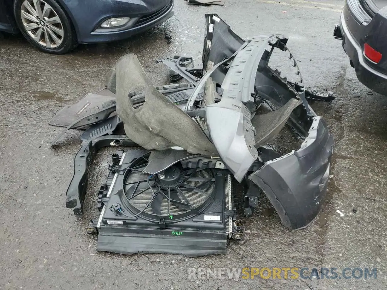13 Photograph of a damaged car 1C4RJFAG4KC528743 JEEP GRAND CHER 2019