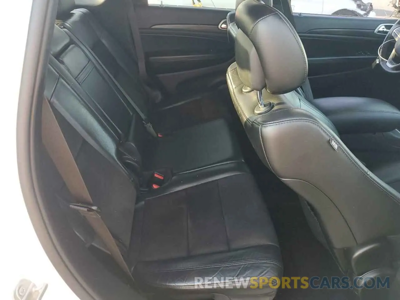 11 Photograph of a damaged car 1C4RJFAG4KC570068 JEEP GRAND CHER 2019