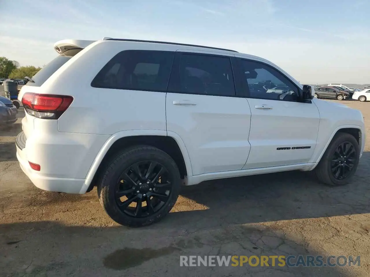 3 Photograph of a damaged car 1C4RJFAG4KC570068 JEEP GRAND CHER 2019