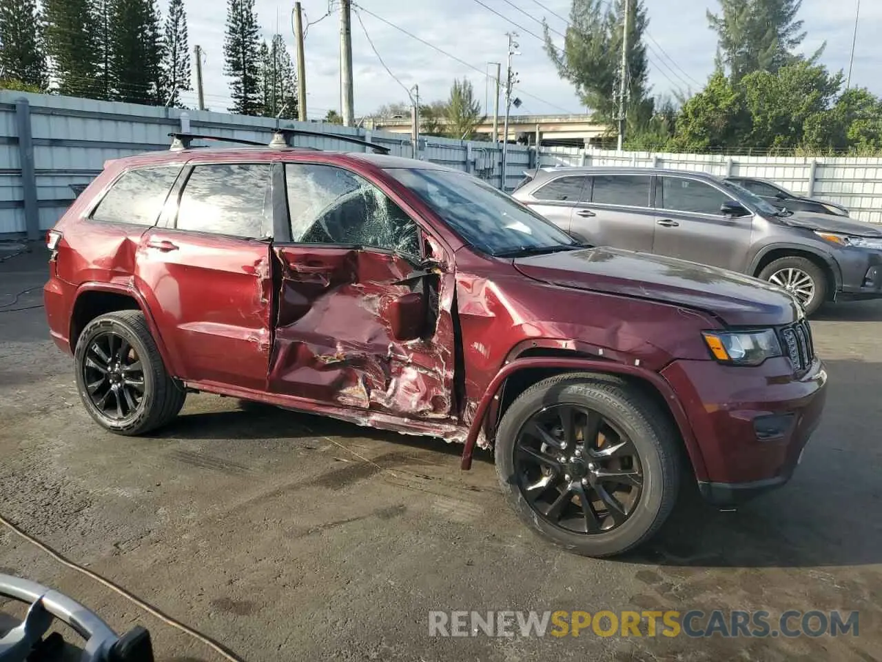 4 Photograph of a damaged car 1C4RJFAG5KC526239 JEEP GRAND CHER 2019