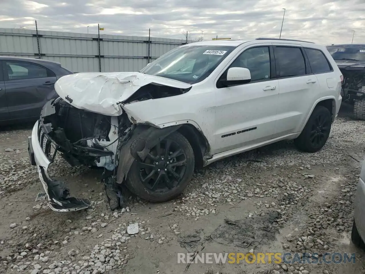 1 Photograph of a damaged car 1C4RJFAG5KC562660 JEEP GRAND CHER 2019