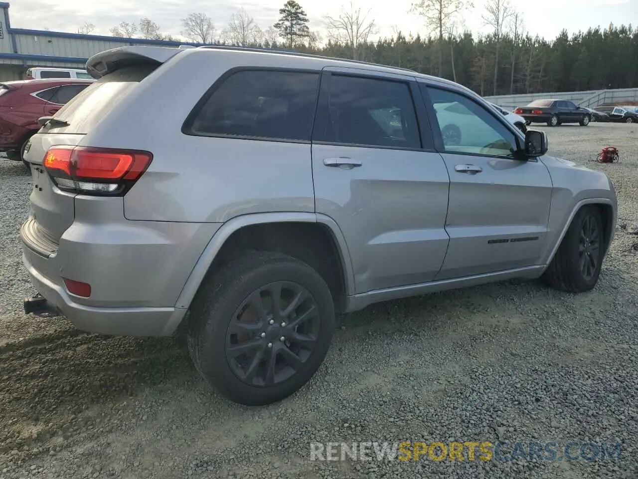 3 Photograph of a damaged car 1C4RJFAG5KC601943 JEEP GRAND CHER 2019