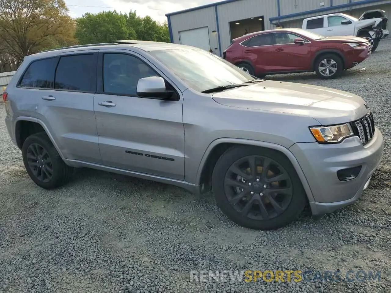 4 Photograph of a damaged car 1C4RJFAG5KC601943 JEEP GRAND CHER 2019