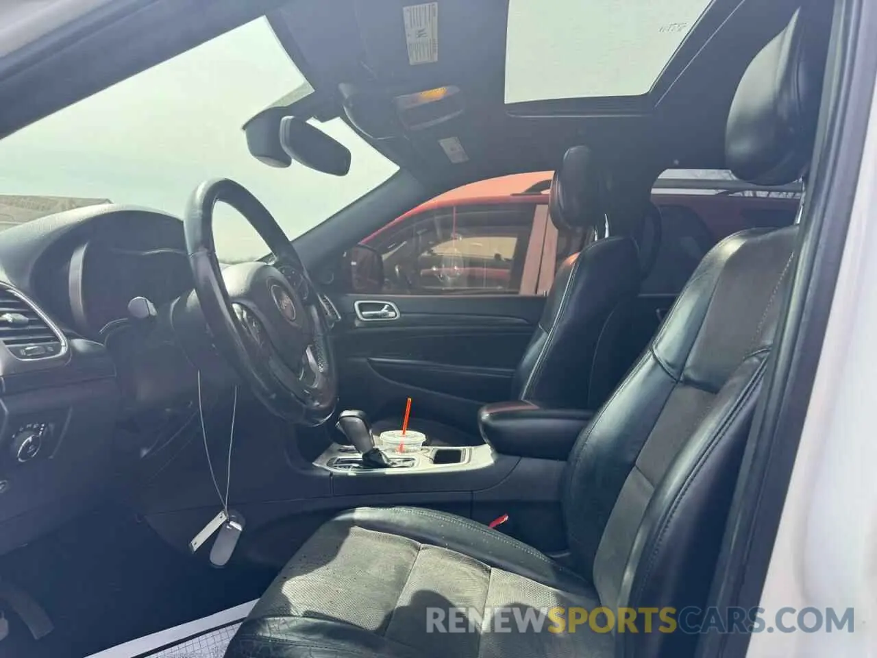 8 Photograph of a damaged car 1C4RJFAG8KC678774 JEEP GRAND CHER 2019