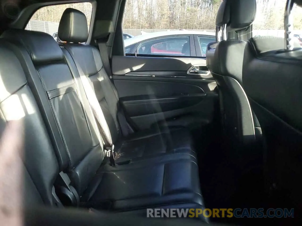 11 Photograph of a damaged car 1C4RJFBG0KC725357 JEEP GRAND CHER 2019