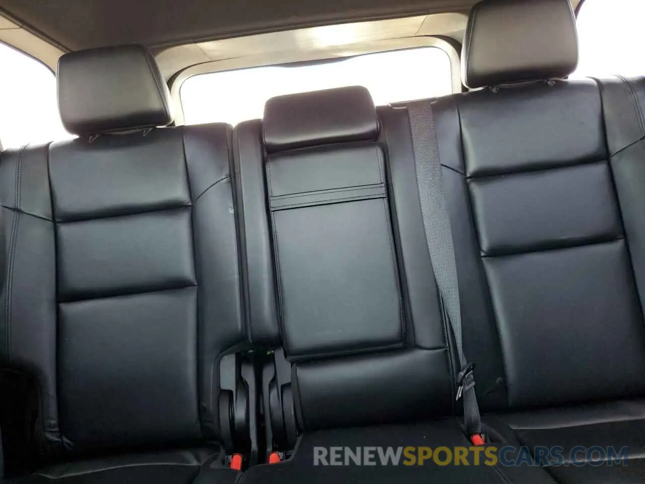 10 Photograph of a damaged car 1C4RJFBG0KC800476 JEEP GRAND CHER 2019