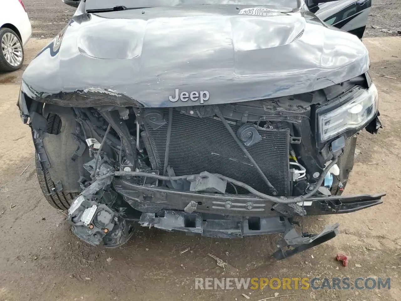 11 Photograph of a damaged car 1C4RJFBG3KC601485 JEEP GRAND CHER 2019