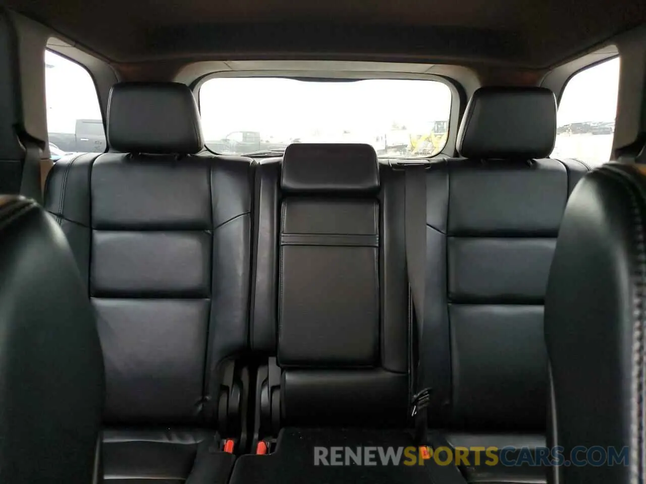 10 Photograph of a damaged car 1C4RJFBG4KC574460 JEEP GRAND CHER 2019