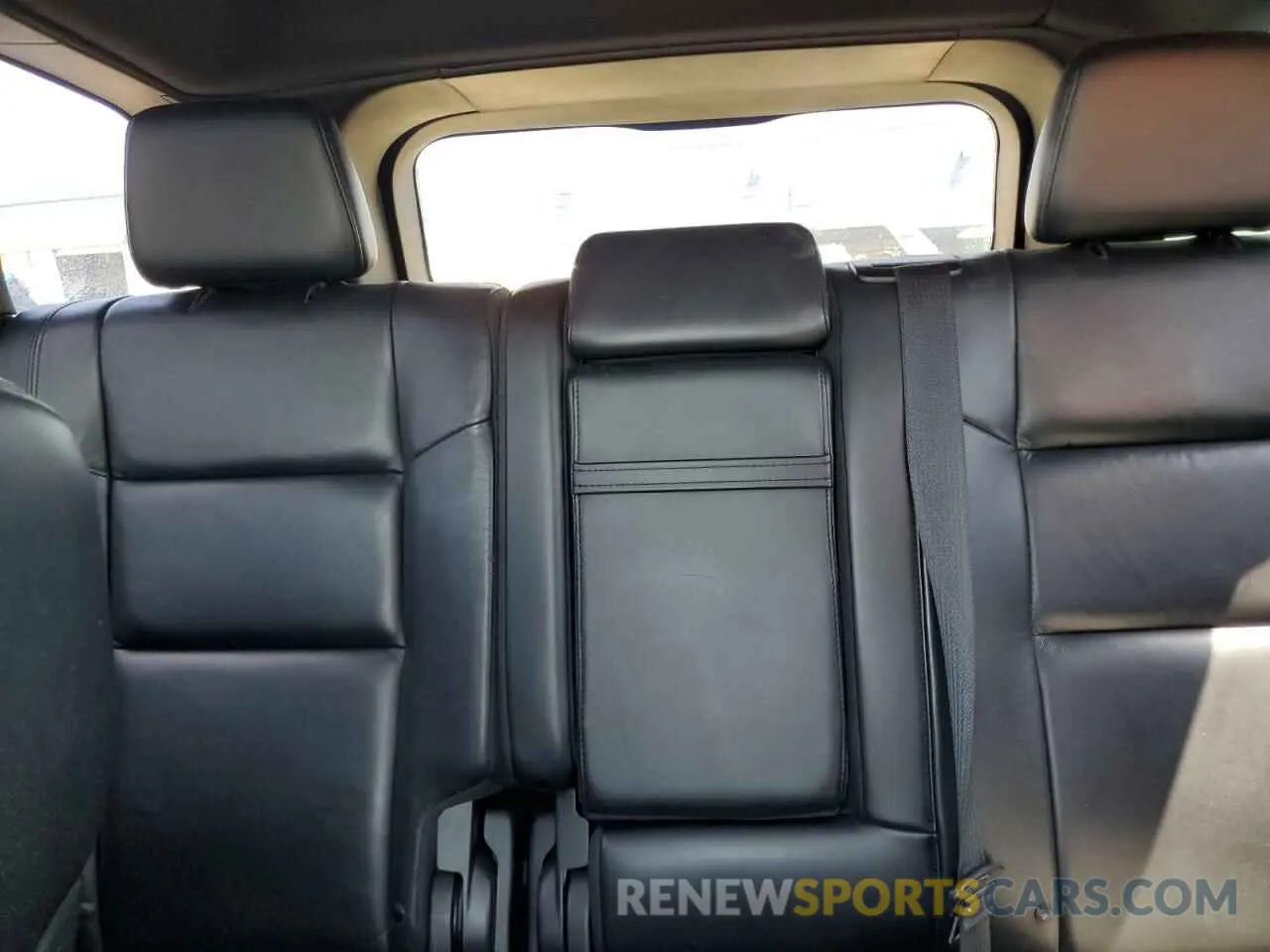 10 Photograph of a damaged car 1C4RJFBG4KC595938 JEEP GRAND CHER 2019