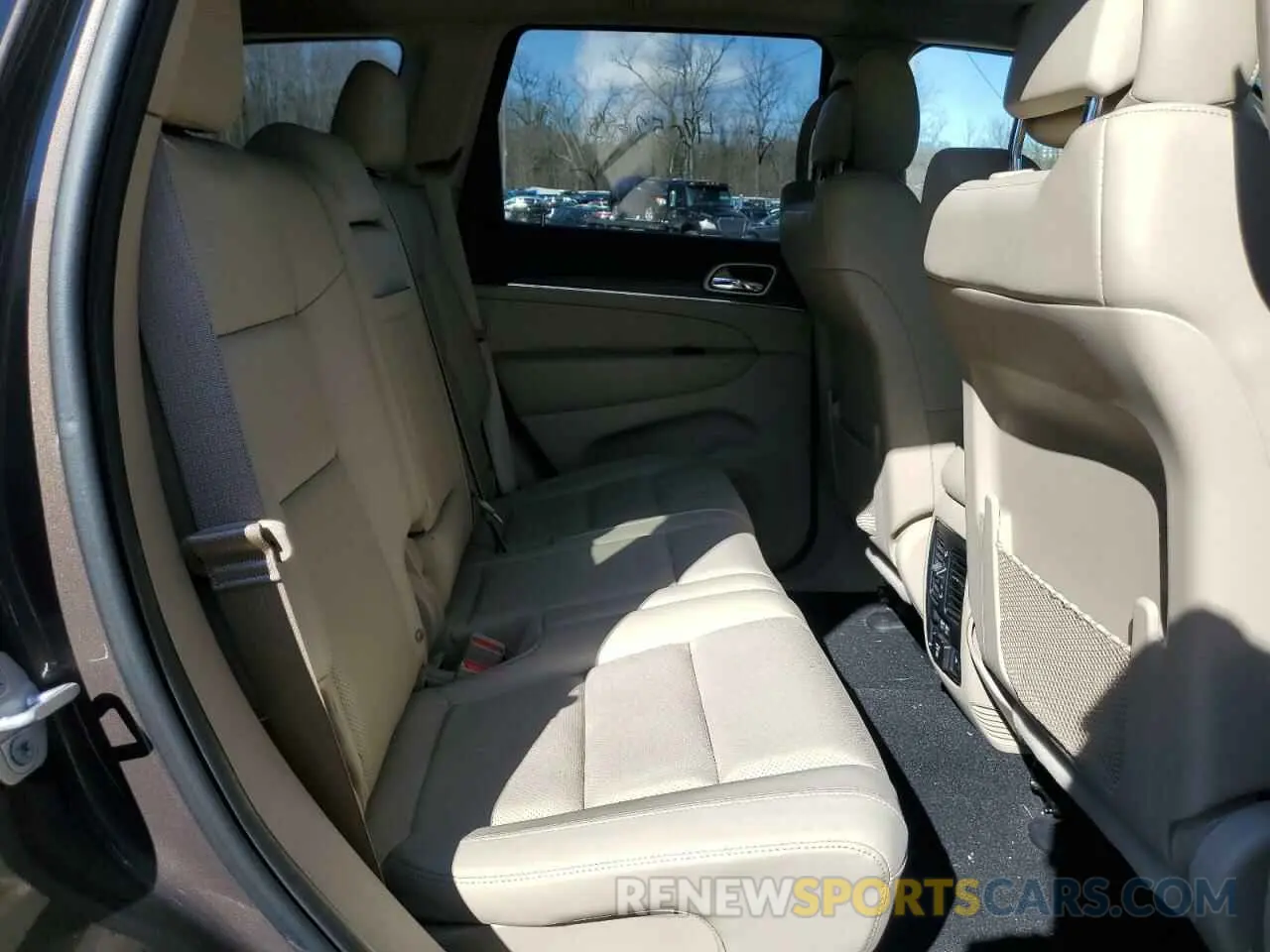 11 Photograph of a damaged car 1C4RJFBG6KC775891 JEEP GRAND CHER 2019