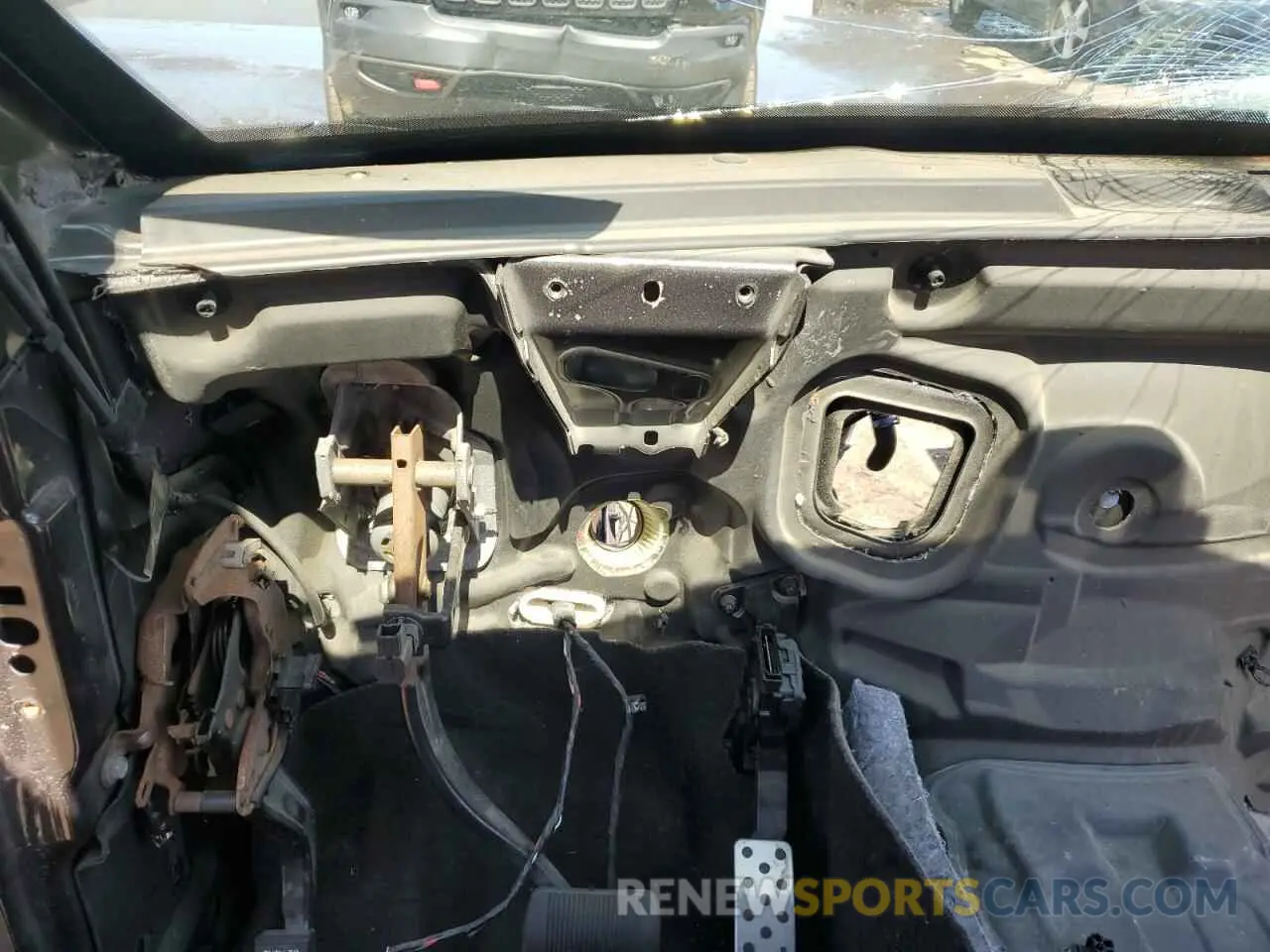 9 Photograph of a damaged car 1C4RJFBGXKC627419 JEEP GRAND CHER 2019