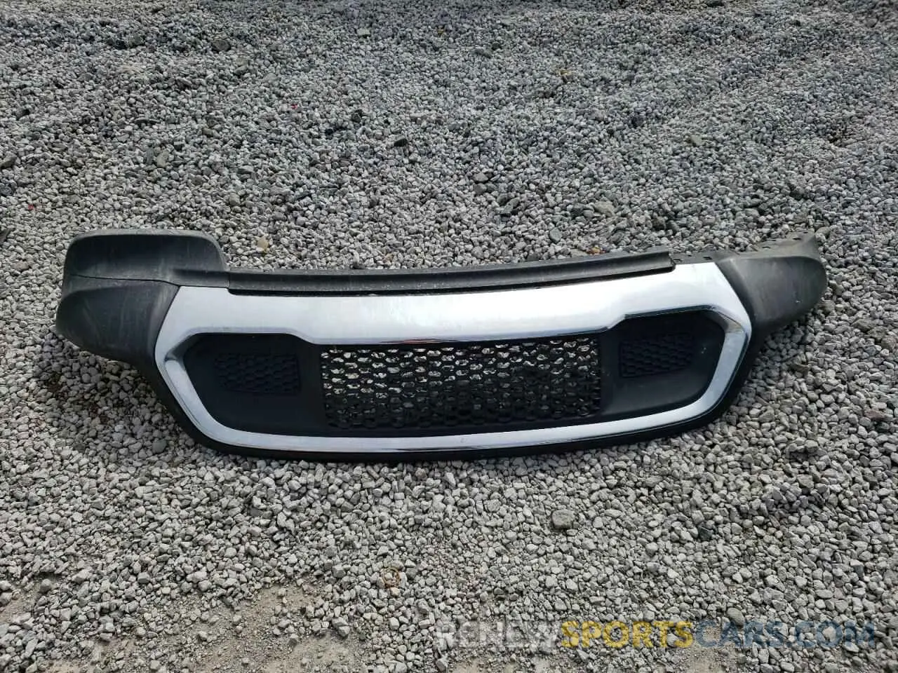 15 Photograph of a damaged car 1C4RJFBGXKC655317 JEEP GRAND CHER 2019