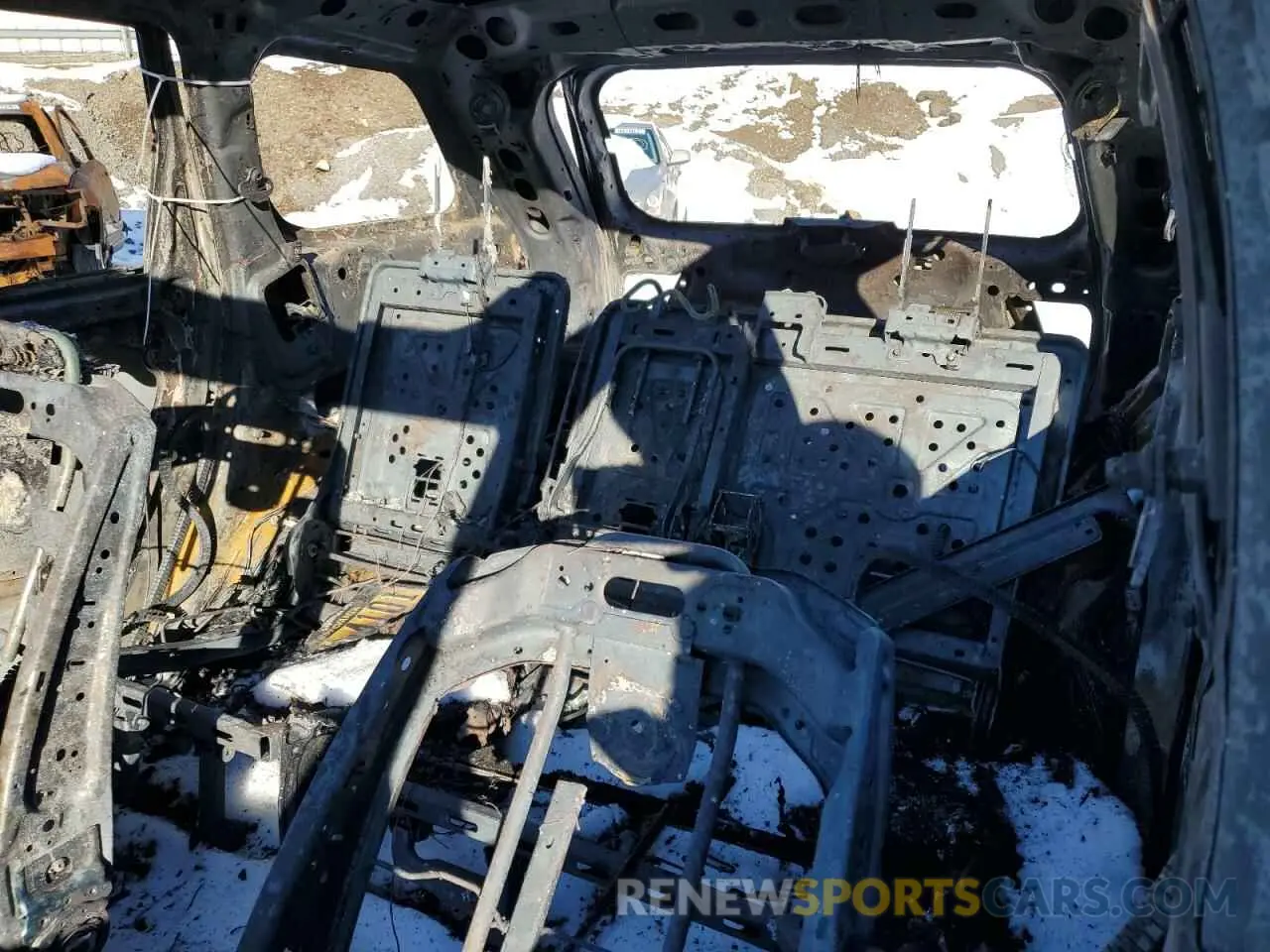 10 Photograph of a damaged car 1C4RJFCT1KC655573 JEEP GRAND CHER 2019