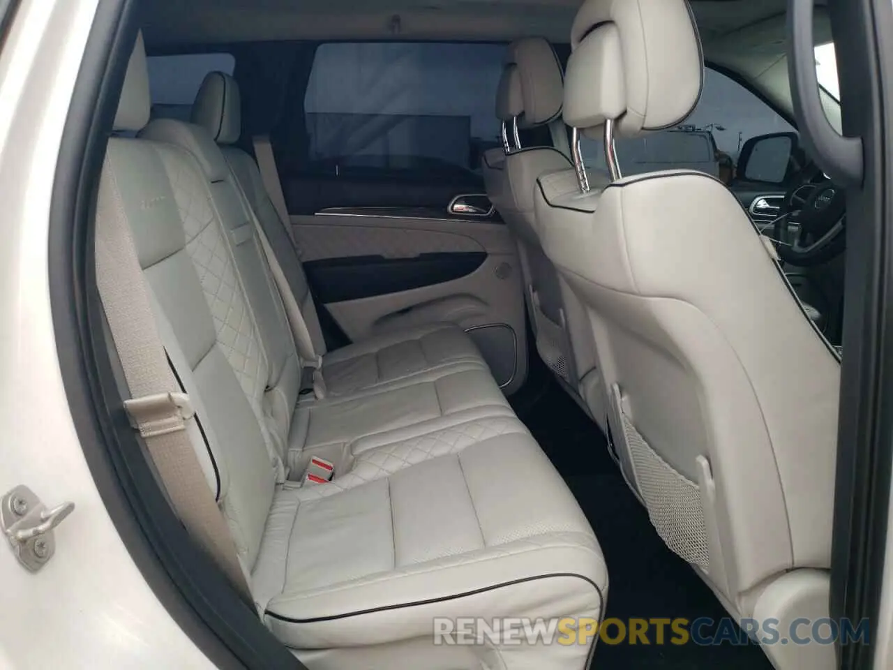 11 Photograph of a damaged car 1C4RJFJG0KC830241 JEEP GRAND CHER 2019