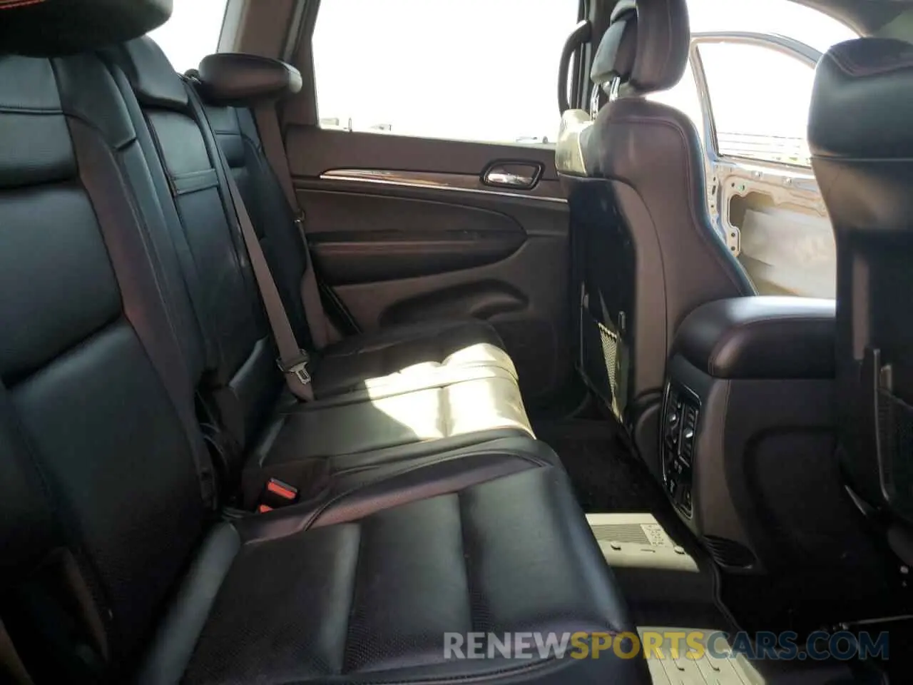 11 Photograph of a damaged car 1C4RJFLG4KC726378 JEEP GRAND CHER 2019